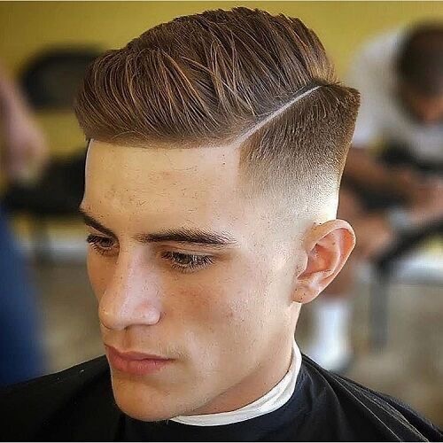 Klassisk herrklippning med sidbena och skin fade.